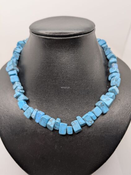 Sieczka gruba howlitu barwionego